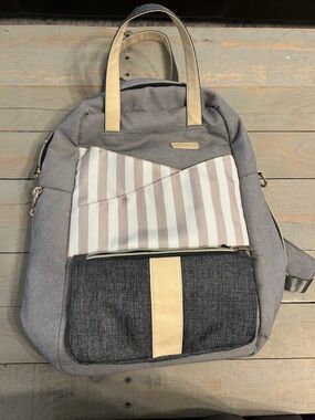 Mom backpack. Gadikat brand. Good condition.